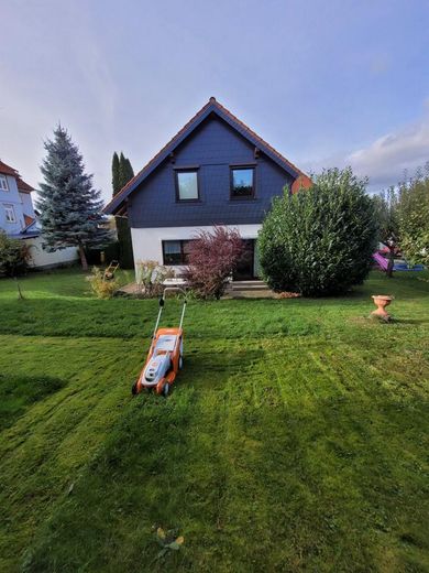 Maison individuelle modernisée avec jardin et faibles charges annexes à louer à Ilsenburg – Photo 2