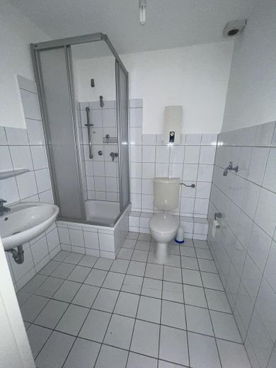 Geräumige Dachgeschosswohnung in Sterkrade – Duschbad