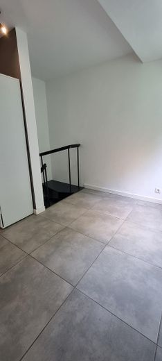 Sehr schöne teilmöblierte 4 Zimmer 103 qm DG Maisonette Wohnung mit EBK, Balkon usw. – Aufgang oben