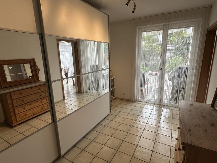 Mannheim-Wallstadt: Ruhiger Eckbungalow in sehr guter Wohnlage – Umkleidezimmer