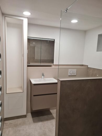 **Neubau Erstbezug, Traumhafte und moderne 4-ZIMMER EG.-Maisonette Whg. in Bischofsheim** – Badezimmer 2