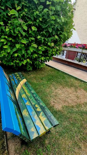 Sakin ve bakımlı çatı katı dairesi, ankastre mutfaklı, S-Bahn istasyonuna yürüme mesafesinde – Sitzplatz im Garten