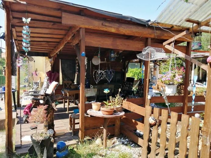 gemütlich überdachte Sitzecke