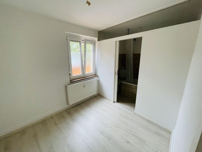 EG-Kl.Zimmer vor Bad