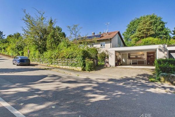 Stadtvilla mit Einliegerwohnung und Doppelgarage nahe Erlangen