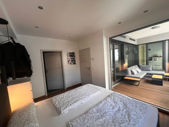 Außergewöhnliche Wohnung mit Geschichte – modern, barrierefrei und mitten in Saarbrücken – Schlafzimmer