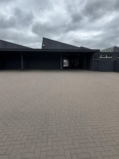 Lagerhalle 1 x 200 qm + 200 qm Freifläche und 1x 400 qm + 400 qm Freifläche – Freifläche