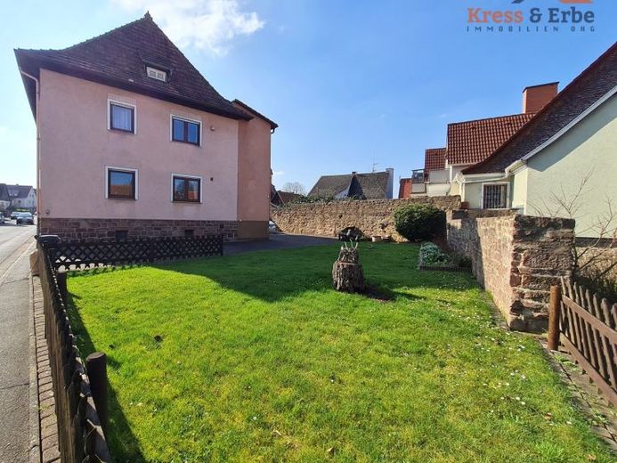 Zweifamilienwohnhaus mit großer Terrasse, Doppelgarage und Scheune mitten in Steinau – फोटो 1
