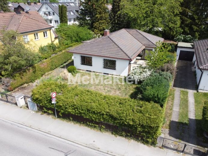 Attraktives Einfamilienhaus mit modernem, offenem Grundriss, Ost- und Westgarten und viel Potenzial – Foto 1