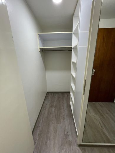 Blick in den Kleiderschrank