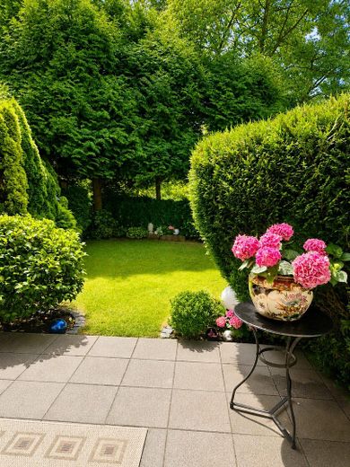 Terrasse mit Garten