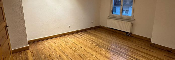4 Zimmer Whg, 2. OG, renoviert mit EBK 650 plus 75 Euro Küche – Wohnzimmer 