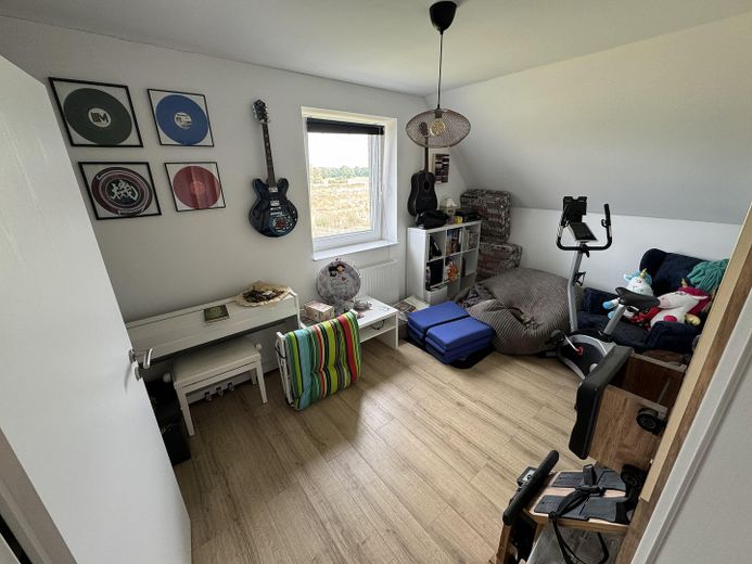Modernes Einfamilienhaus mit hochwertiger Ausstattung und Smart-Home-System in Groß Wesenberg – Zimmer 2 OG
