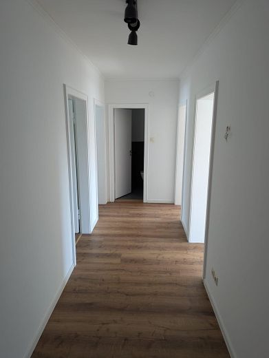 Komplett-Wohnung oder einzelne WG-Zimmer, zentral gelegen! – Foto 1