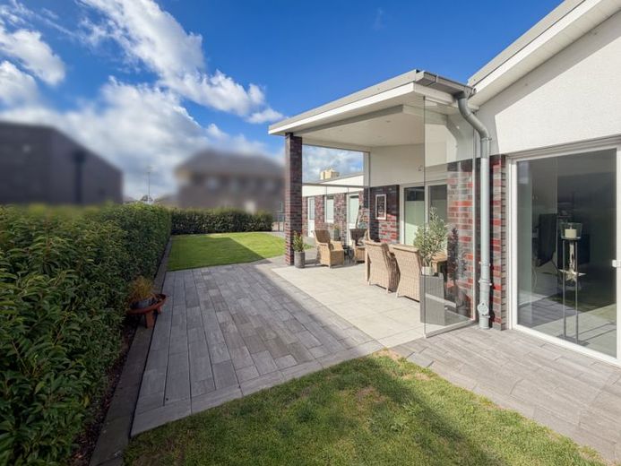 Exklusiver Bungalow mit außergewöhnlicher Architektur und hochwertiger Ausstattung zu verkaufen! – Foto 1