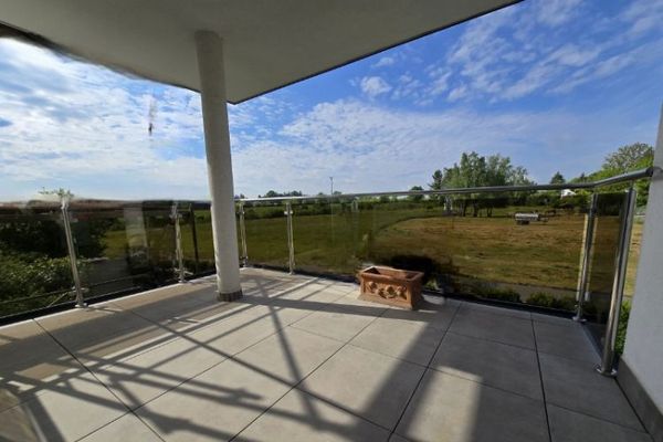 Esclusivo appartamento di 4 locali ad Adelsberg + posto auto + accessibile senza barriere + cantina
