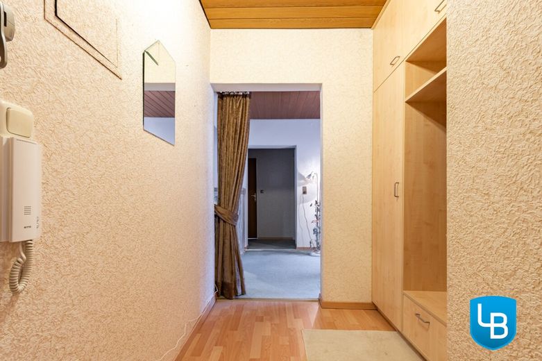 Flur mit einem Einbauschrank