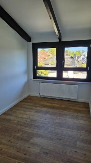 Neuwertiges Reihenmittelhaus, Fußbodenheizung, eigenem Garten & Garage – Zimmer 2