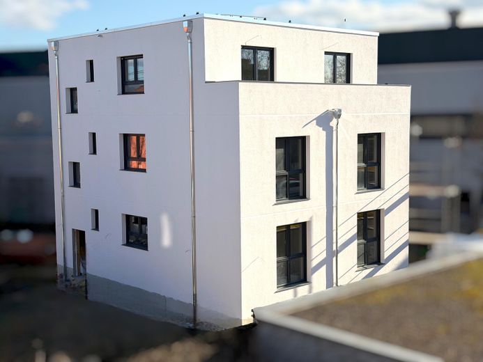 Appartamento ristrutturato integralmente con 2 locali vicino all’Outletcity, ammortamento fiscale del 3% per nuova costruzione – Außenansicht