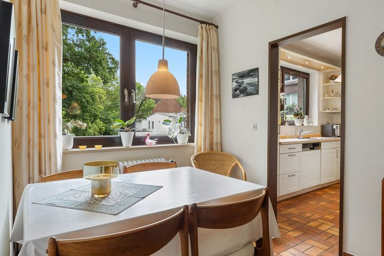 !WARTELISTE!:Helle 4-Zimmer-Wohnung mit Parkblick, Aufzug und Tiefgaragenstellplatz in Alt-Rahlstedt – Essbereich und Zugnag zur Küche