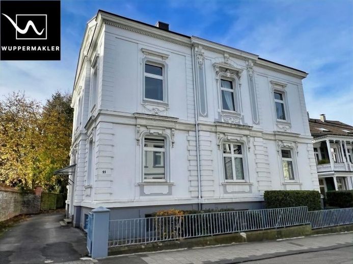 Le charme historique rencontre le travail moderne – villa urbaine à Schwelm – Photo 1