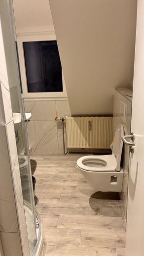 Appartamento completamente ristrutturato e arredato con 3 stanze in condivisione e giardino – Foto 21