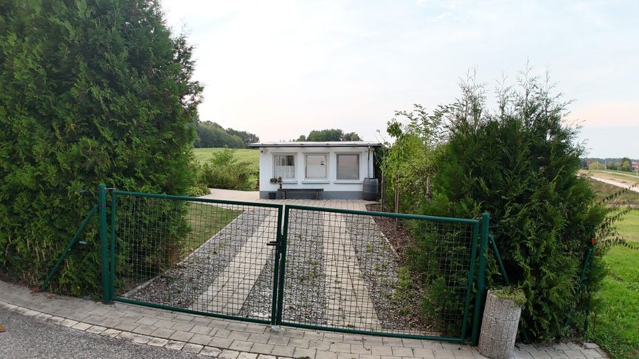 Einfahrt zu Gartenhaus