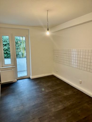 schöne 1 Zi.-Wohnung mit separater Küche und Balkon in Düsseldorf-Bilk ! – Küche 