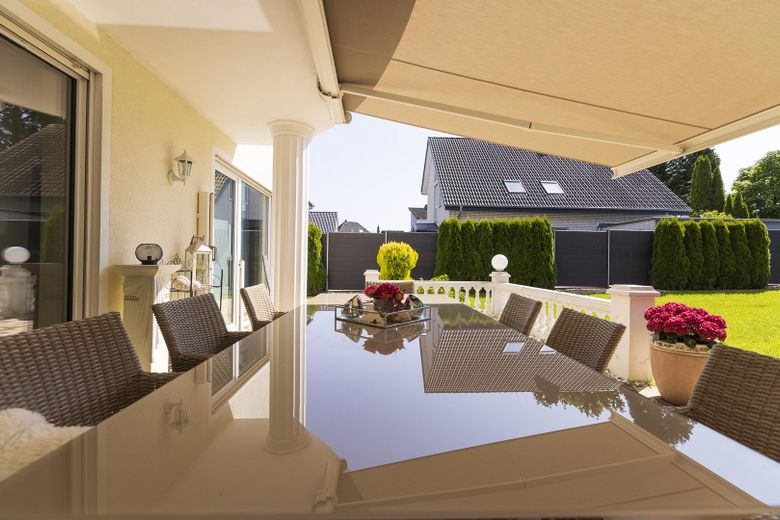 Viel Platz, wenig Energiekosten – Neuwertige Stadtvilla auf 367 qm  A+ – Terrasse 3