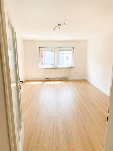 Schöne teilmöblierte 3-Zimmer-Wohnung in der Pirkheimer Straße in Nürnberg zu vermieten – Wohnzimmer