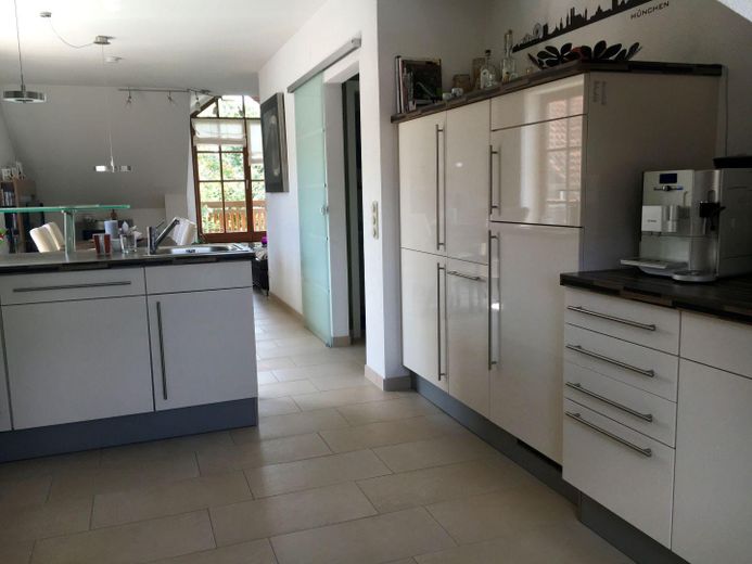 Exklusive Dachgeschosswohnung in Alleinlage – 2 Balkone - 2 Bäder – Küche