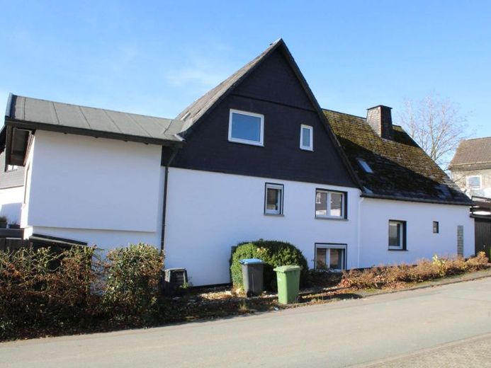 Großes Wohnhaus, Familienhaus, Generationshaus, Wohnen & Arbeiten unter einem Dach etc. – Foto 1