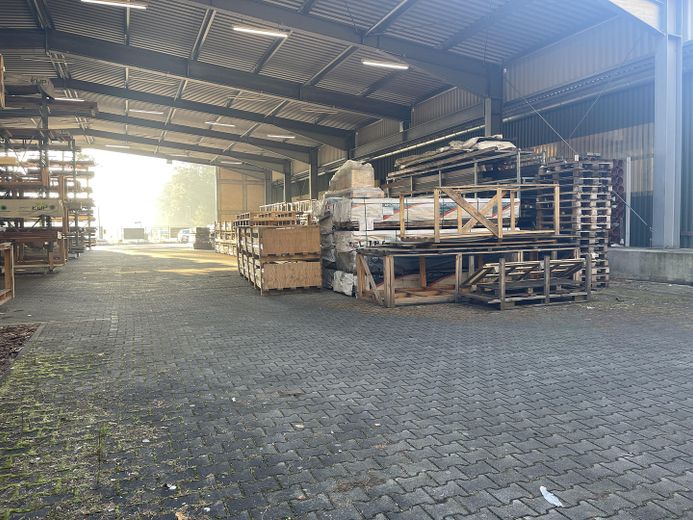 überdachte Lagerfläche A