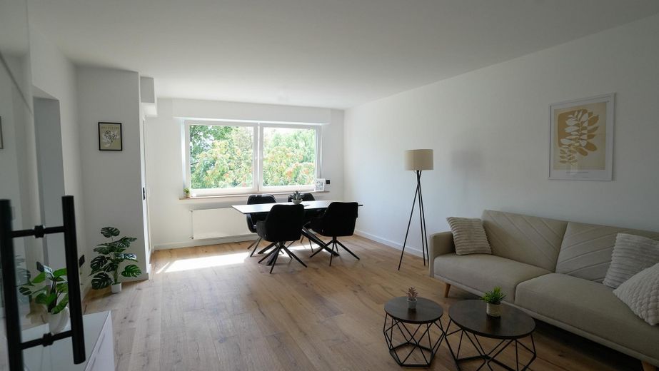Morderne, sanierte 3 Zimmer Wohnung zum Erstbezug und Provisionsfrei – Wohn/ Essbereich