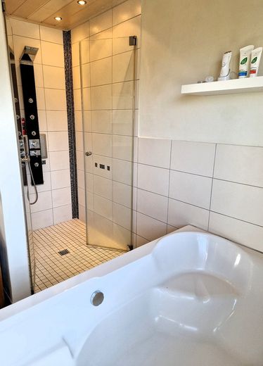 Casa unifamiliare con giardino, garage e posto auto – Photo 9