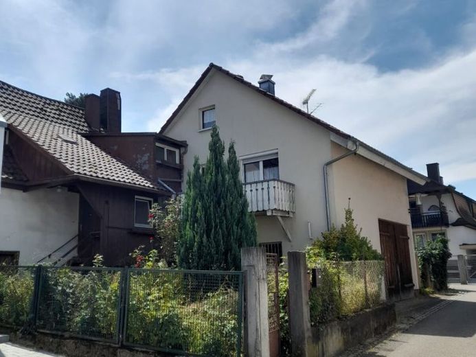 One Purchase Price, Two Detached Houses – Plenty of Space for Your Living Ideas – Photo 1