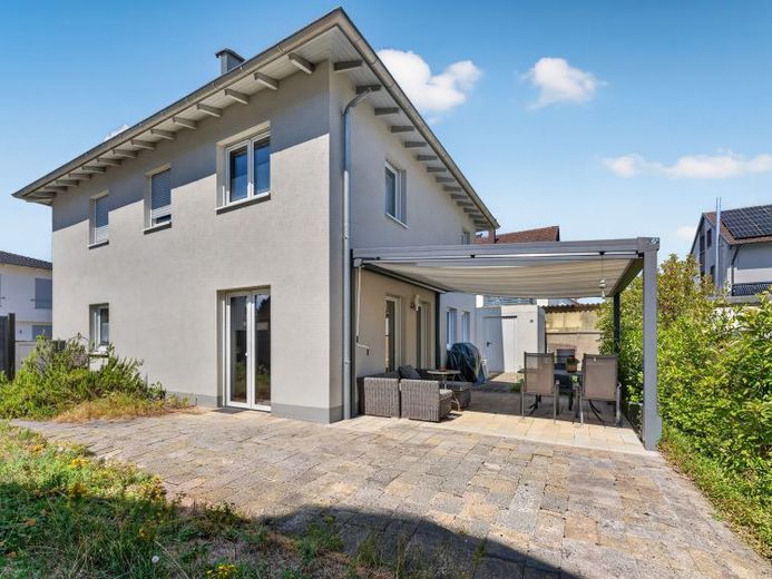 Wie neu: Helles Einfamilienhaus für die Familie – Foto 1