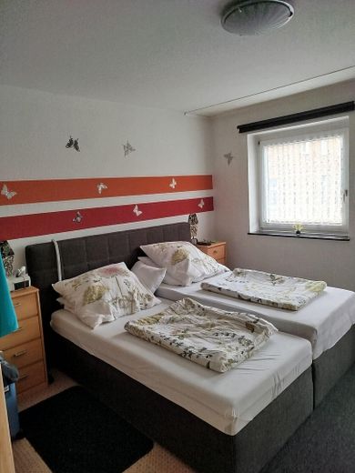 Appartement soigné de 3 pièces – Schlafzimmer