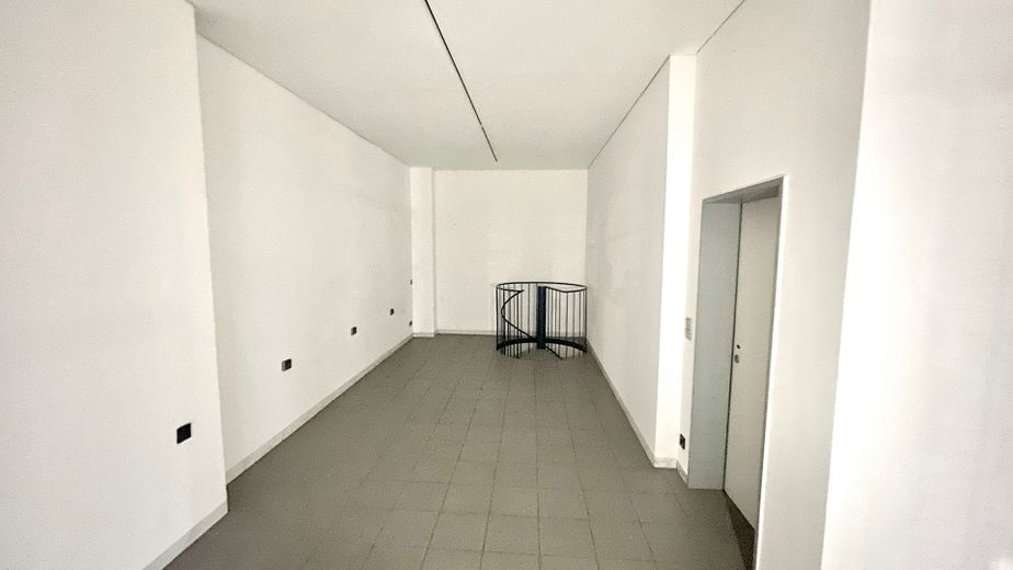 Atractivo local comercial/superficie comercial/oficina en una imponente casa de arquitecto en el corazón de Rheydt – Ladenlokal (Bild 2)