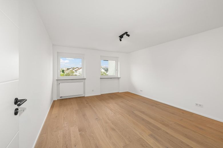 Exklusiv modernisierte 4-Zimmer-Wohnung mit Balkon in ruhiger Wohnlage – Erstbezug – Schlafzimmer