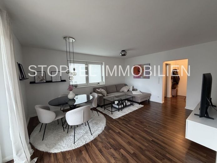 Moderne Terrassenwohnung mit Gartenanteil in Bielefeld - Jöllenbeck – Wohn- Essbereich