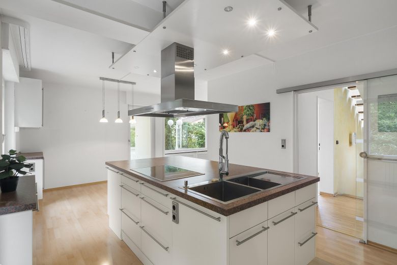 Großzügiges Wohnen auf über 280 m² Gesamtfläche – 611 m² Grundstück in begehrter Lage – Moderne Küche