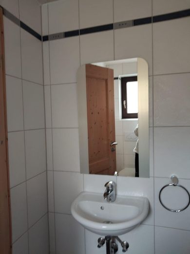 Zwei EFH mit Nebengebäude in Hemhofen – Gäste WC
