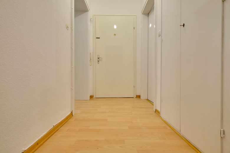 Große 1-Zi-WH mit separater Küche und Balkon - absolut zentral – Diele