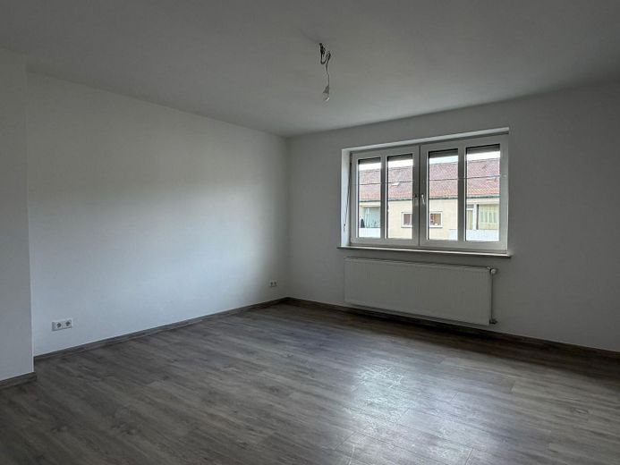 Sanierte 2-Zimmer-Wohnung mit Balkon im Westend, nahe Theresienwiese – Schlafzimmer