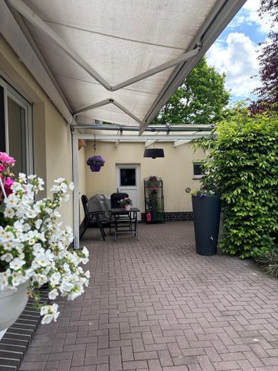 Exclusive villa in a sunny southwest location with a unique plot – Foto 17