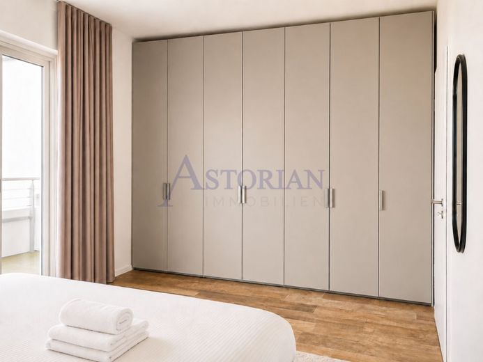 Premium-Penthouse mit fantastischem Meerblick, großer Dachterrasse und exklusiver Designausstattung – Schrank von Poliform