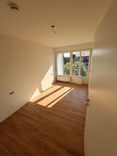 renovierte 2 Raum Wohnung mit Klima, EBK und TG Stellplatz – Schlafzimmer