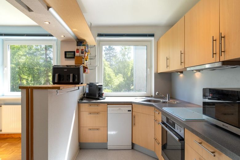 4-Zimmer-Wohnung in Wedel-Schulau mit Balkon und Tiefgaragenstellplatz – Küche