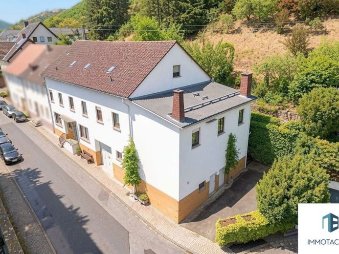 Viel Platz für mehrere Generationen: 296m² Wohnfläche,Garten,Terrasse & Doppelgarage in ruhiger Lage – Foto 1